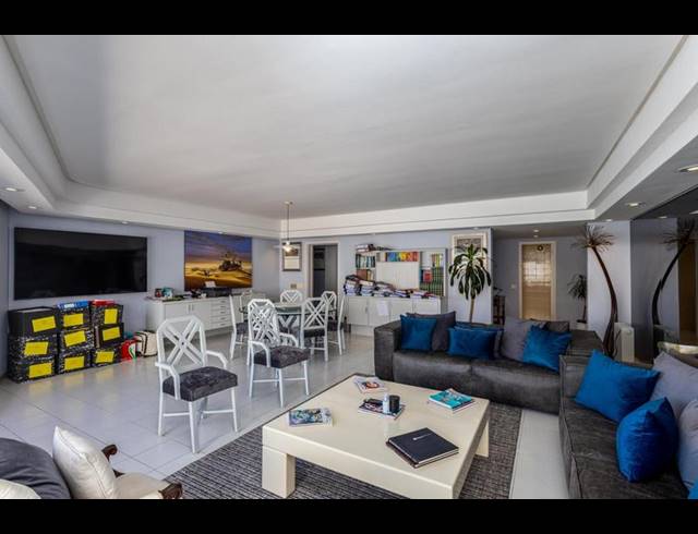 3 BEDROOM APARTMENT FOR SALE IN BANTRY BAY